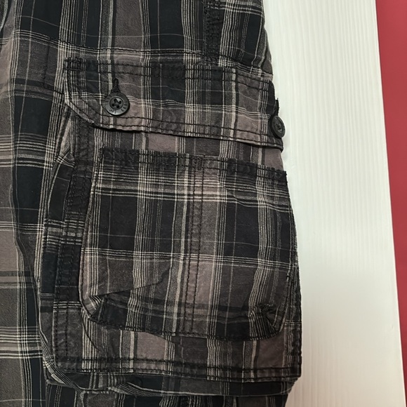 Lee black and grey plaid cargo shorts size 42 - Picture 6 of 6